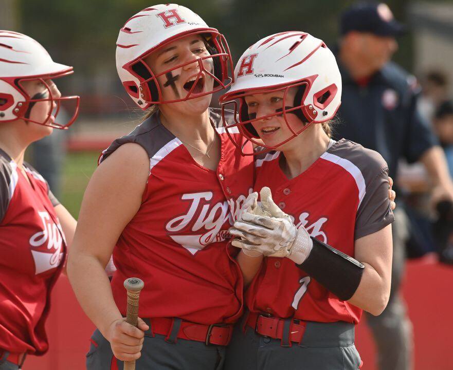 HS SOFTBALL: Big innings lead Huron to SBC Bay win over Port Clinton, my story from last night (photos by <a href="/ErinMcL_photo/">Erin Caldwell</a>): sanduskyregister.com/news/578339/bi…