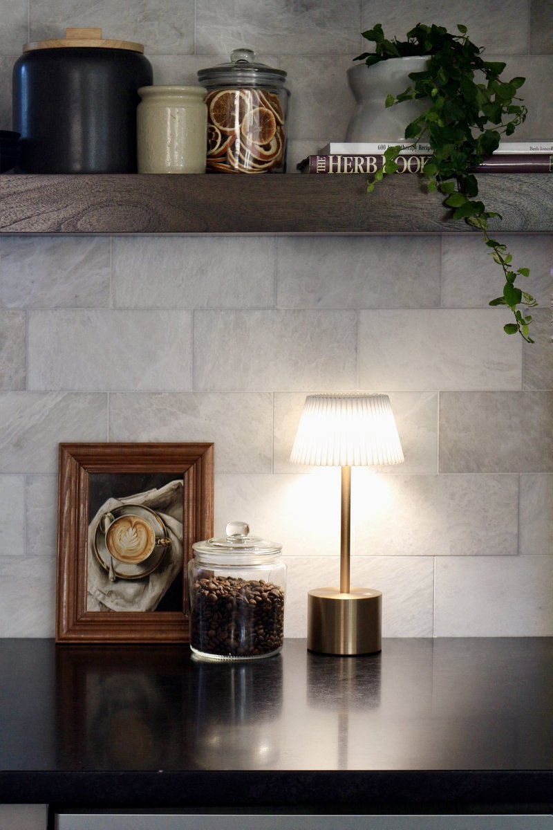 sakringt's tweet photo. Sakringt Ember S820 - Kitchen's Warm Spark ✨

https://t.co/1cAgLhP5lE

#sakringt #sakringts820 #cordlesstablelamp #homeinspo #neutralhomedecor #rechargeablelamp #LED #desklamp #patiolamp #interiordecor #moderhomedecor #lampdesign #Coachella2025 https://t.co/aWh5oz5Vms