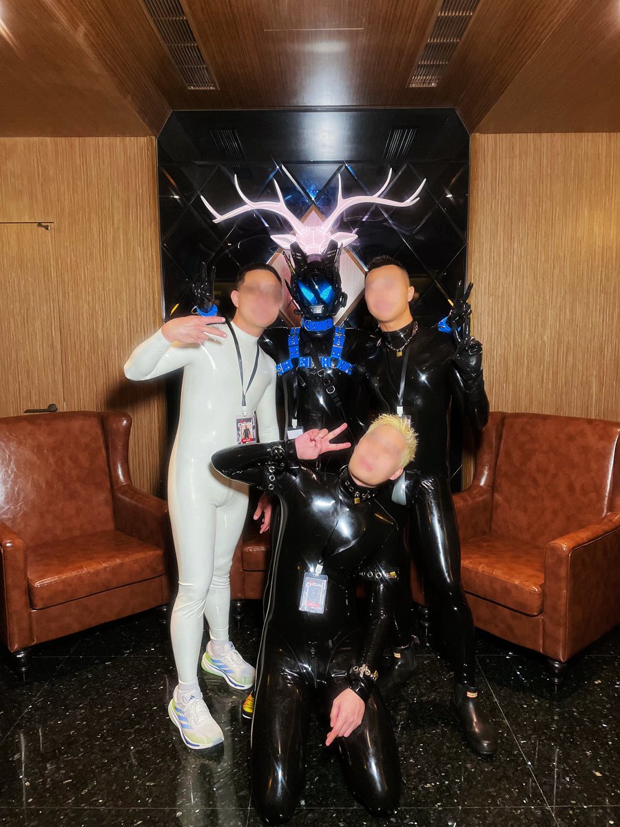 膠趴都過去那麼多天🎈
終於想起來要發的任務
我的最簡單🖤
找三個南部來的膠星人
閉著眼睛都能完成🤣
———————————————
<a href="/chengextreme/">Jack 倔可 🔞</a> 
<a href="/ryanryank_/">RyanKink</a>
<a href="/polarbear_1069/">白色的阿極</a>