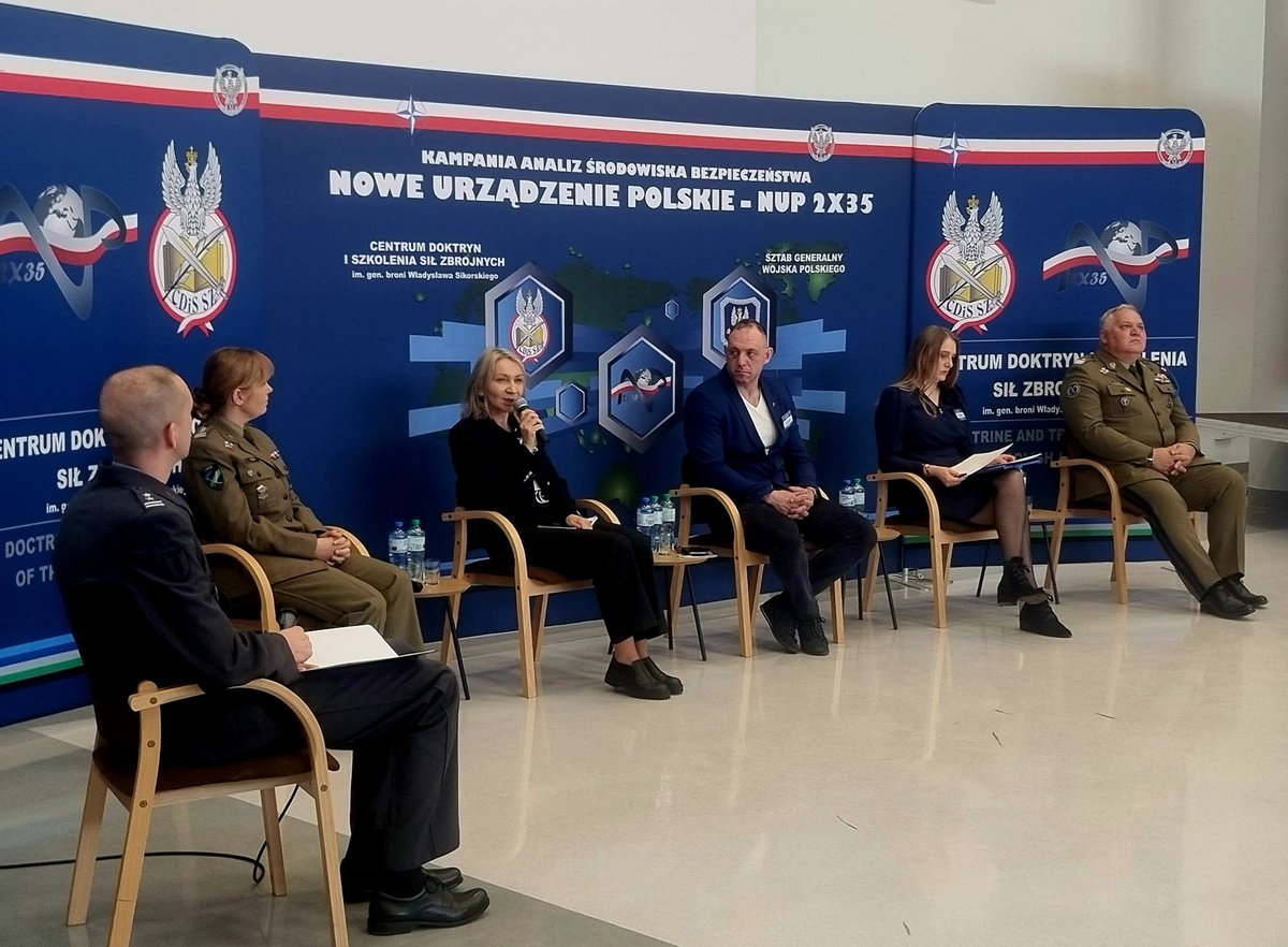 Doctrine and Training Centre of POL Armed Forces (@cdis_mil_pl) on Twitter photo W panelu z udziałem gen. bryg. dr. Rafała Miernika (P7 <a href="/SztabGenWP/">Sztab Generalny WP</a>) oraz przedstawiciela <a href="/ZolnierzRP/">Centralne Wojskowe Centrum Rekrutacji</a> i placówek oświatowych i akademickich omawiane są wyzwania i oczekiwania młodych wobec służby oraz konieczność dostosowania strategii rekrutacyjnych do ich potrzeb. W panelu z udziałem gen. bryg. dr. Rafała Miernika (P7 <a href="/SztabGenWP/">Sztab Generalny WP</a>) oraz przedstawiciela <a href="/ZolnierzRP/">Centralne Wojskowe Centrum Rekrutacji</a> i placówek oświatowych i akademickich omawiane są wyzwania i oczekiwania młodych wobec służby oraz konieczność dostosowania strategii rekrutacyjnych do ich potrzeb.