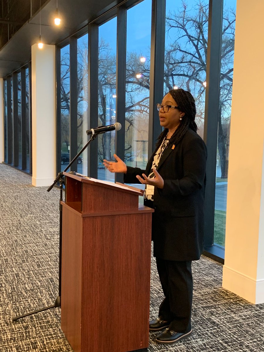 Group shot after a fantastic performance by the Little Rock drum group and local traditional dancers.👏 Monday night's dinner featured guest speaker Senator Sharon Burey. 

#Lethbridge #MLT #MunicipalLeadersTable #SmallCitiesInitiative
