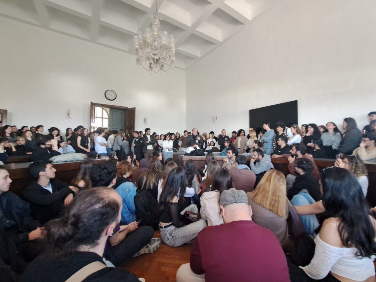 Taşkışla'nın diploma iptali kararındaki imzacı hocası (İÜ Mimarlık Fakültesi dekanı aynı zamanda) öğrencilere hesap veriyor!