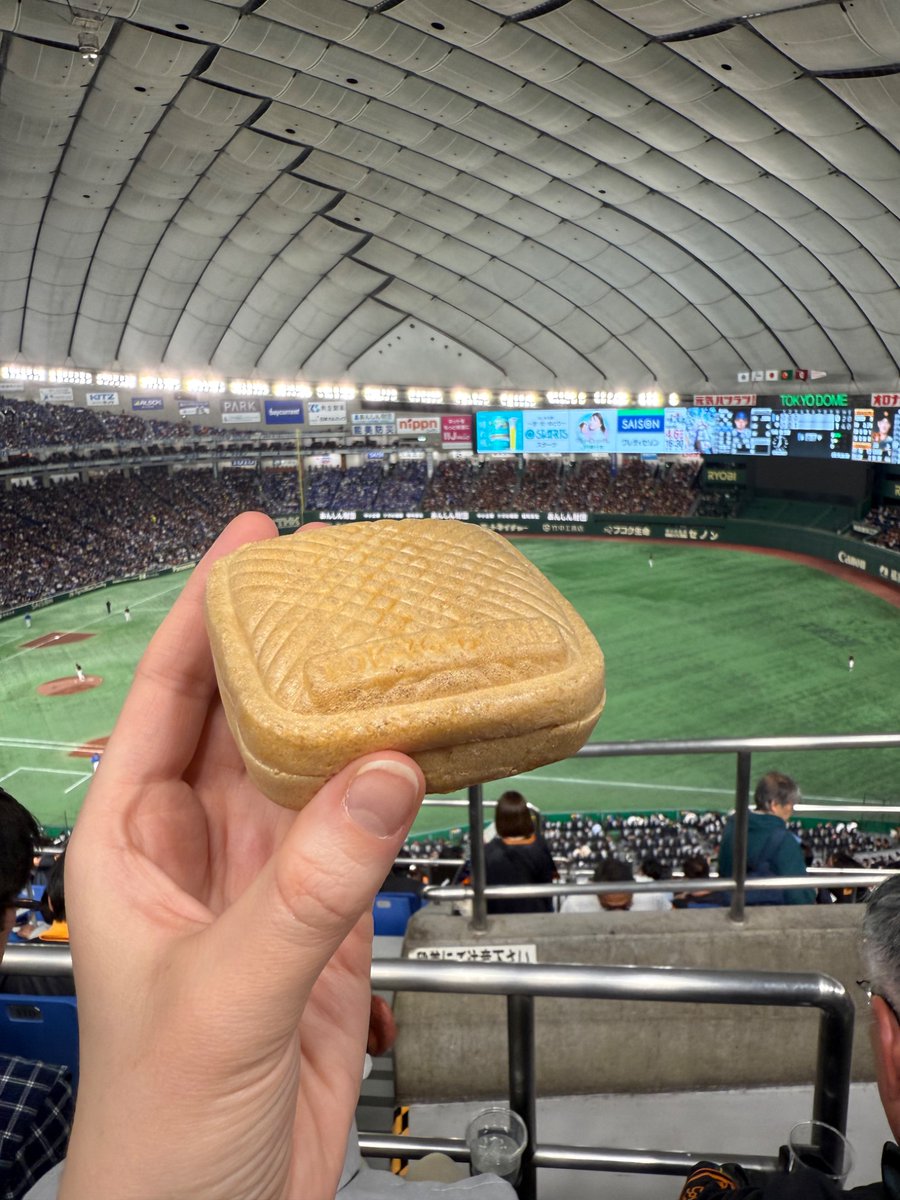 I love you, Tokyo Dome-shaped ice cream sandwich