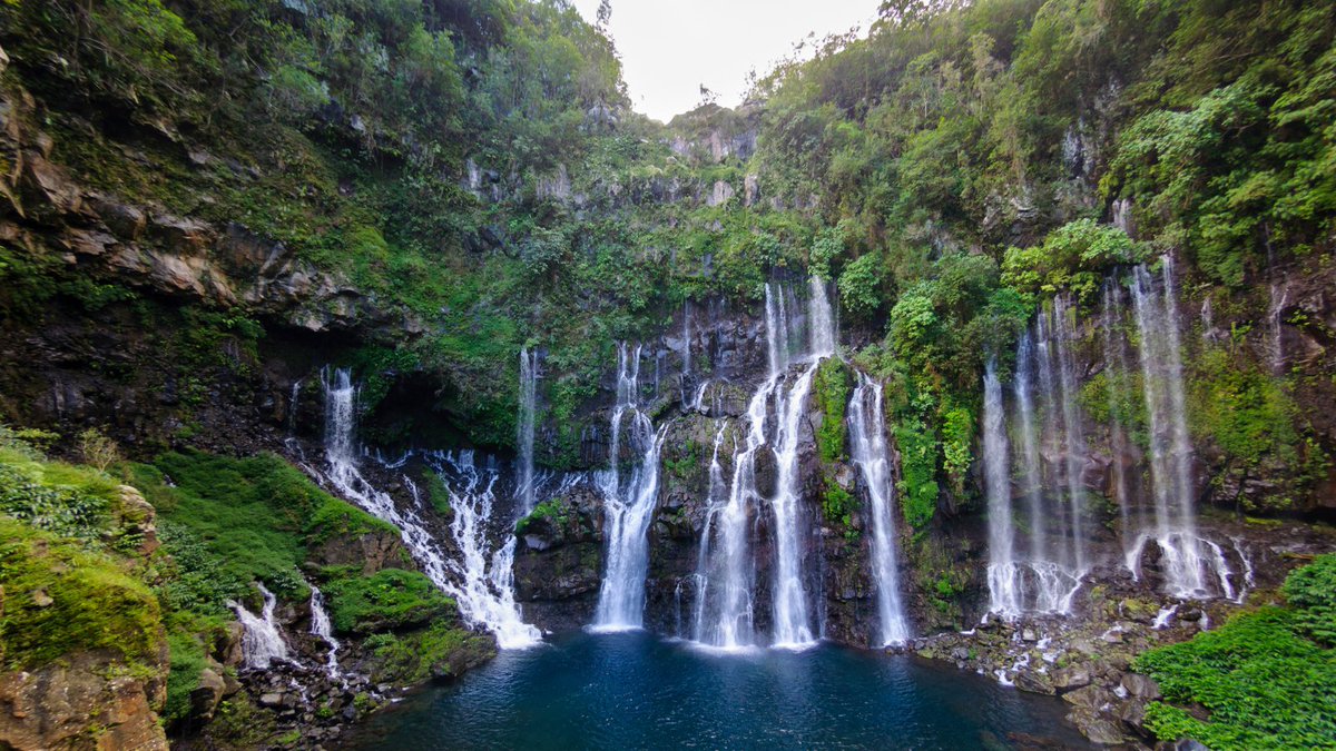 A stunning cascade against a lush green wall…it’s a photographer’s dream come true! Head straight to Réunion 🏝️ &amp; on the banks of its Grand Galet waterfall to experience this natural marvel. 

📷 Gael Fontaine/Adobe Stock

#ExploreFrance