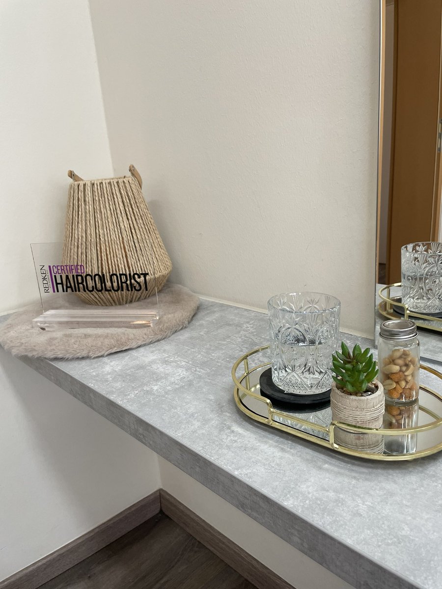 Salon day, finally! Getting a fresh balayage after what feels like forever ✂️

Taking a moment just for me and it feels like a soft reset ✨