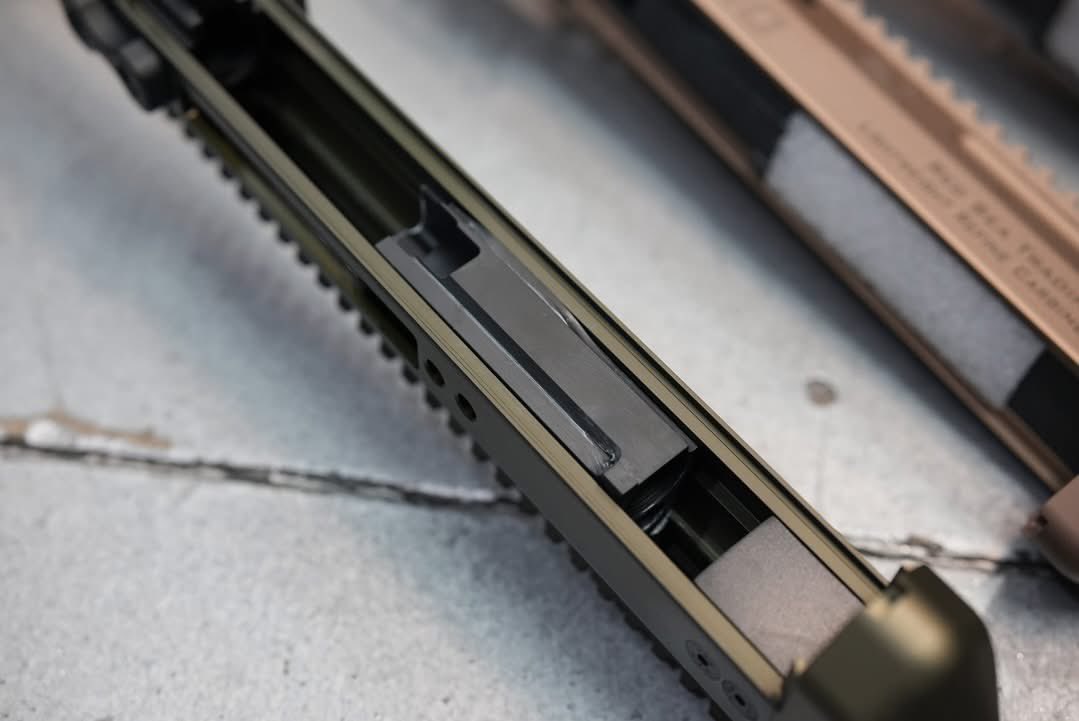 Mr_SALIENT's tweet photo. おぉっと

VFCのSCAR H用にアッパーキットとな🤔

ほぼパーツ揃ってるみたいだし、組み換えるだけでOKというのが嬉しい❤️

WE用もあるらしいのが良いですね🥰

うちのSCAR Hくんも衣替えの時期かしら。。。w https://t.co/37WTBXzVWh