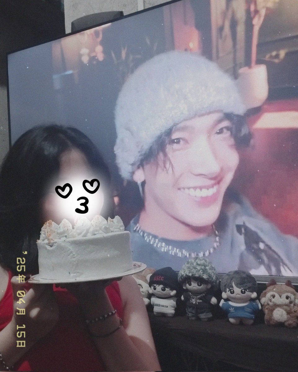 thelvi_lara's tweet photo. happy birthday to me~ at home celeb while watching hee's en-log 🥹♥️

HEESEUNG HITS RECORD
#BehindTheTrendScHEEnes
#EN_LOG_WITH_HEESEUNG
#HEESEUNG #희승 https://t.co/jSUZny96TC