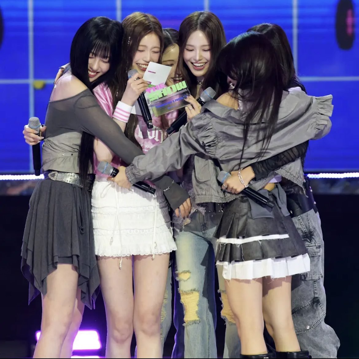 iznaverse's tweet image. Congratulations izna, on your first music show win!