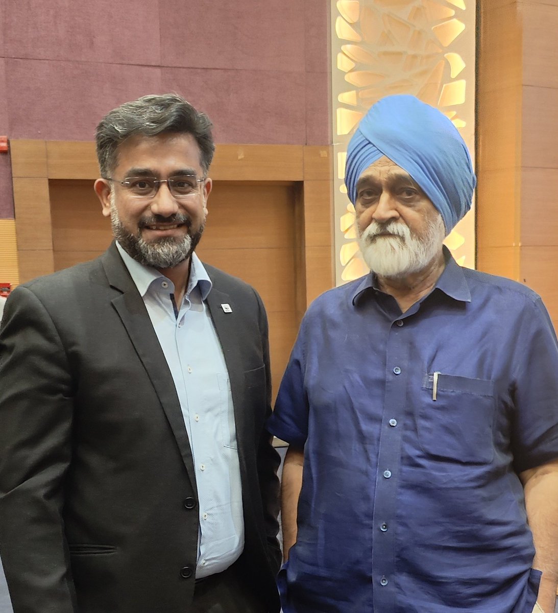 Always a pleasure to learn frm the greats that hve contributd in shaping India's #economy. 
Dr. Ahluwalia highlighted credible strategies &amp; #modelling for esp. #transport and #energy sector in next 10yrs to contribute the most in fulfilling India's #netZero targets at <a href="/NITIAayog/">NITI Aayog</a>