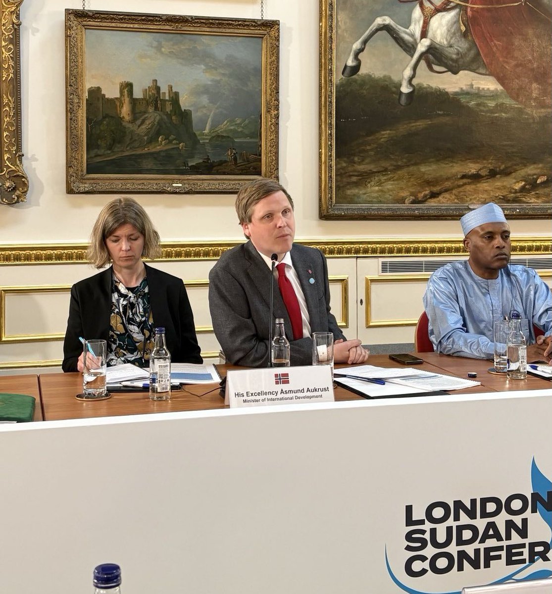 The human suffering caused by the conflict in #Sudan is unacceptable. 🇳🇴will continue to support efforts to secure an immediate ceasefire and political solution bringing back a civilian government. The people of Sudan deserve to live in peace and enjoy freedom and justice.