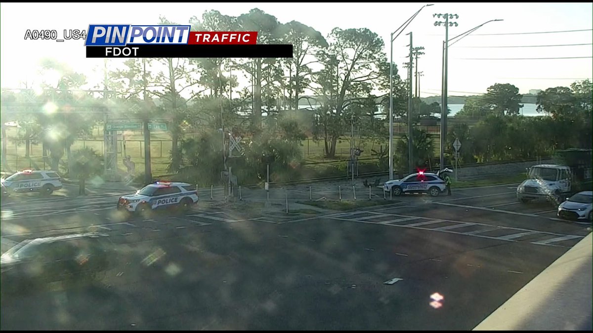 ** TRAFFIC ALERT **
Lee Road-CLOSED
Edgewater to Orange Blossom Trail 
- OPD and OFD on scene for structure fire 
- Avoid Lee Rd in this area