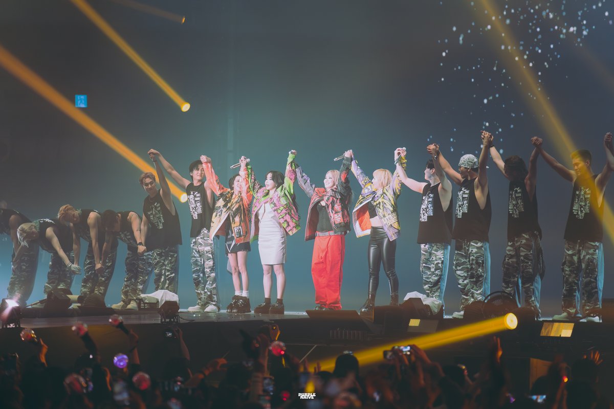 20240413
안녕과 안녕 사이

#WELCOMEBACKinSEOUL_FINALE
#투애니원_우리_다시_만나는_그날까지_안녕
#투애니원 #2NE1 #CL #씨엘 #공민지 #산다라박 #박봄