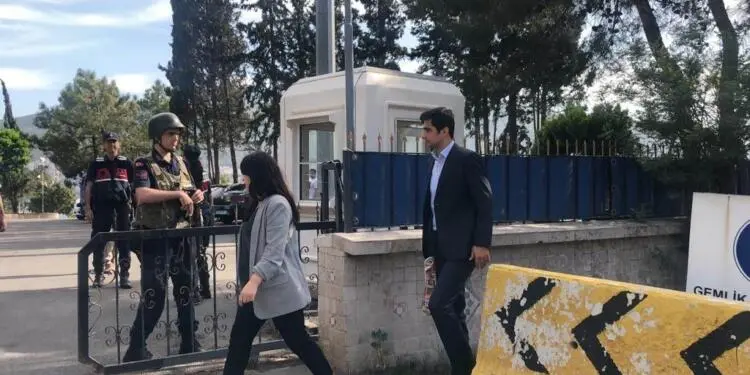 XevnaM2's tweet photo. 🚨 Asrın Hukuk Bürosu avukatları, müvekkilleri Abdullah Öcalan ile görüşmek için başsavcılık ve cezaevi müdürlüğüne başvuruda bulundu. https://t.co/Vu6GY4d7z8