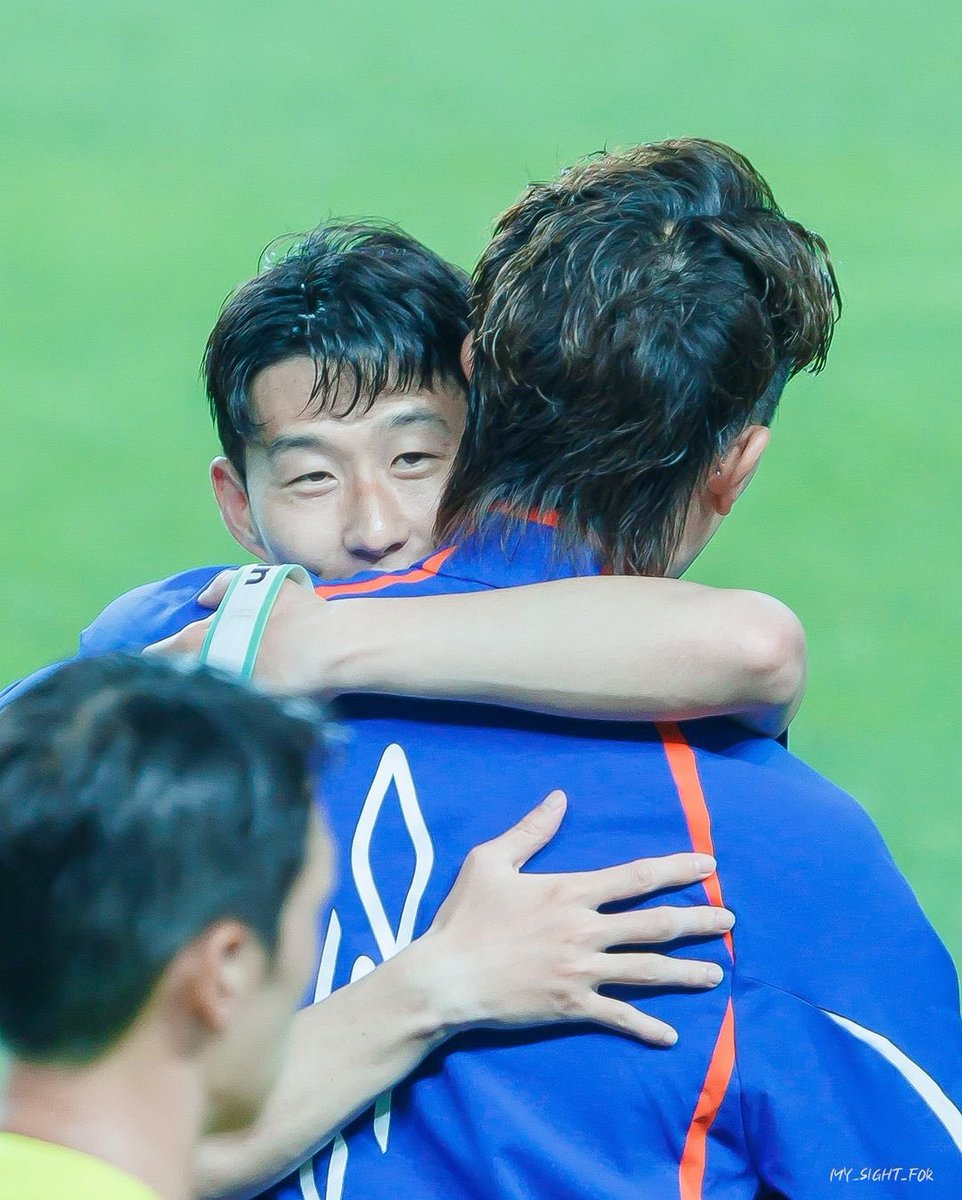 latte_sonny's tweet photo. 형아들만 보면 자기덩치생각안하구 일단 앵김 https://t.co/aEtEnSgGeA