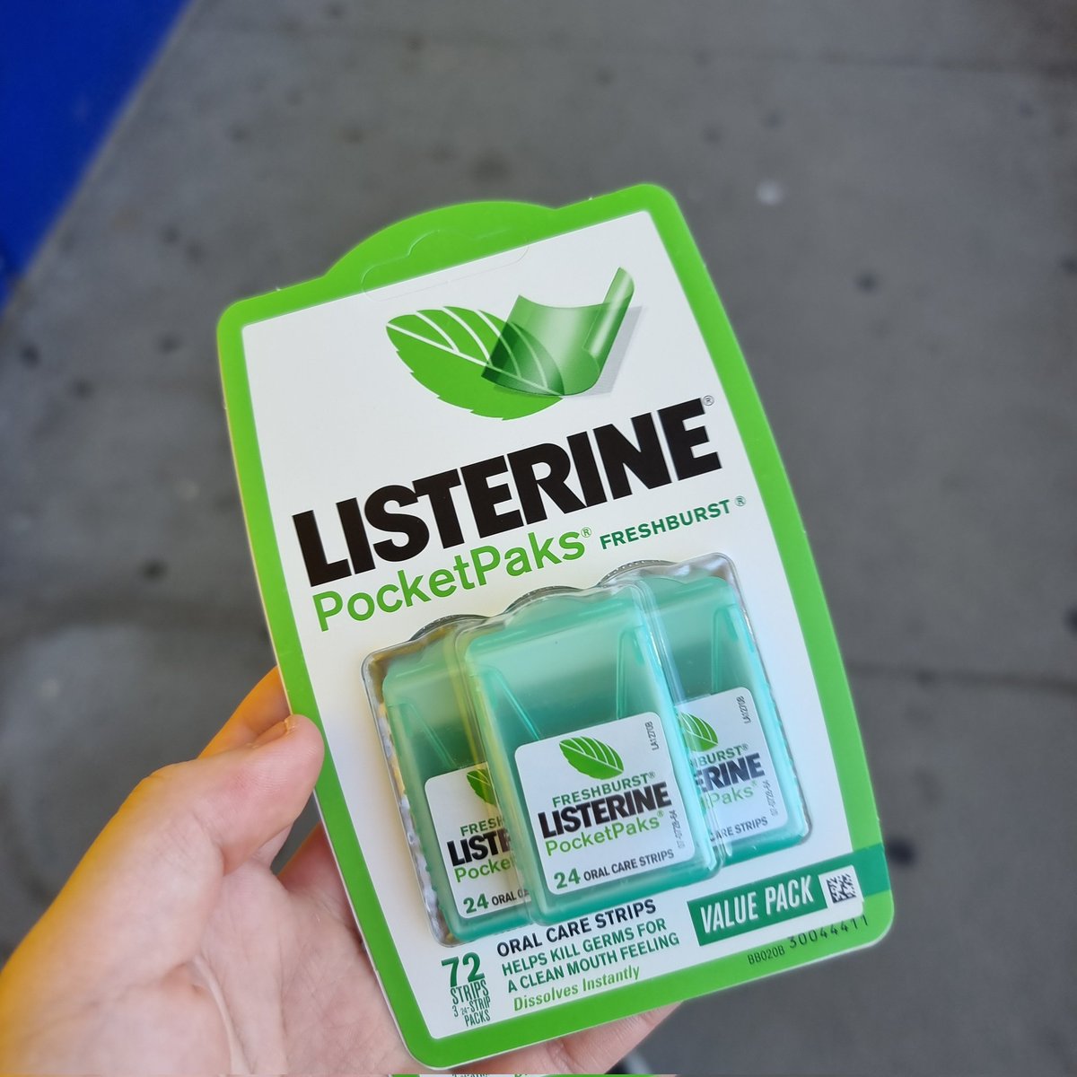 CatiAFK's tweet photo. when yo manager gives u a breath strip and u lowkey buy some a few days later (IM NOT INSECURE ABOUT MY BREATH I PROMISE I JUST LIKE MINT 😭😭😭) https://t.co/823Wtk2yry