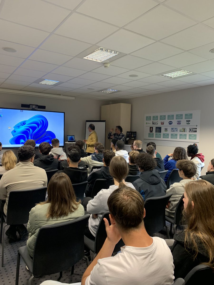 Ce matin les élèves du Bac Pro Aménagement et Finition du Bâtiment se sont rendus chez un nouveau partenaire Caparol qui nous a fait visiter son usine de peinture et son usine de poudre. Un grand merci à eux pour leur accueil.