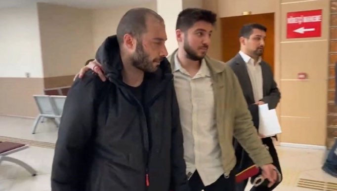 Sansar, çıkarıldığı mahkemece "Üst soya karşı basit kasten yaralama" suçundan tutuklandı.

Sansar'ın ifadesinde "Hastaneye yatmaya da razıyım. Şu an dahi kalbim sıkışıyor. Çok pişmanım. Tutuklanmak istemiyorum. Çok korkuyorum cezaevine göndermeyin." dediği öğrenildi...
