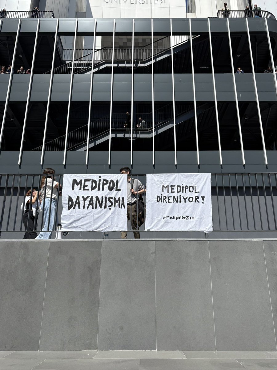 #MedipolDeZam 
bugün haksız ve hukuksuz zamlara, hem çalışıp hem okumak zorunda olan arkadaşlarımız için direndik