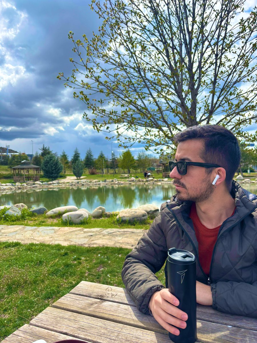 Hasan5cr's tweet photo. Her rengi barındır teninde ama sen sen ol gökkuşağını unutma. https://t.co/H0kU2uvNdB