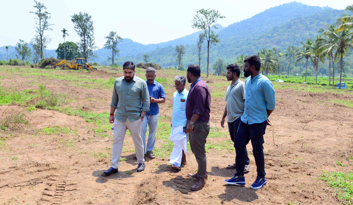 KochiAirport's tweet image. Wayanad’s road to restoration begins 🛤️

Rehabilitation work for the affected families of Mundakkai &amp;amp; Chooralmala has begun @ Elston Estate, Kalpetta. Led by CIAL MD  S. Suhas IAS, the project team is driving change with compassion ❤️ 

#Wayanad #CIAL #township #rehabilitation