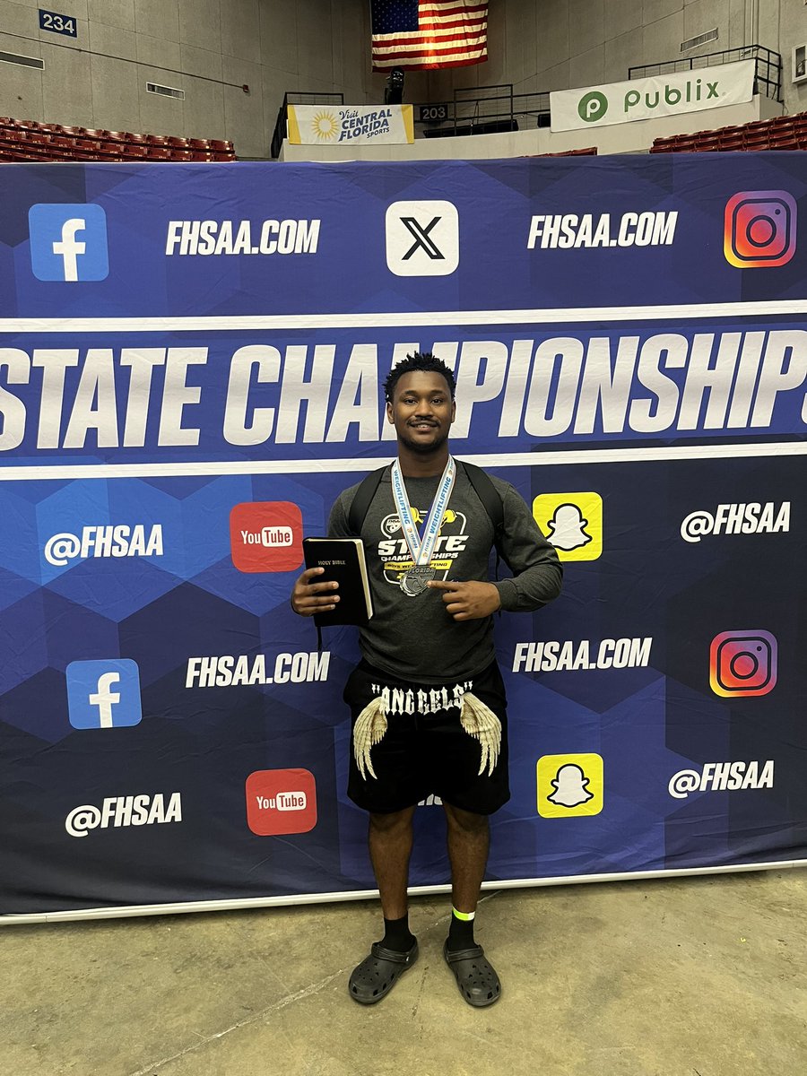 JDemhir's tweet image. First off All glory to god cause without him I&apos;m nothing. Had a great meet finished 6th in the state. I want to thank coach coultis it&apos;s been a great year.@CoachSean1 @CoachHallUNCP @harrisBcoachin @Coach_Mickens1 @DChipoletti