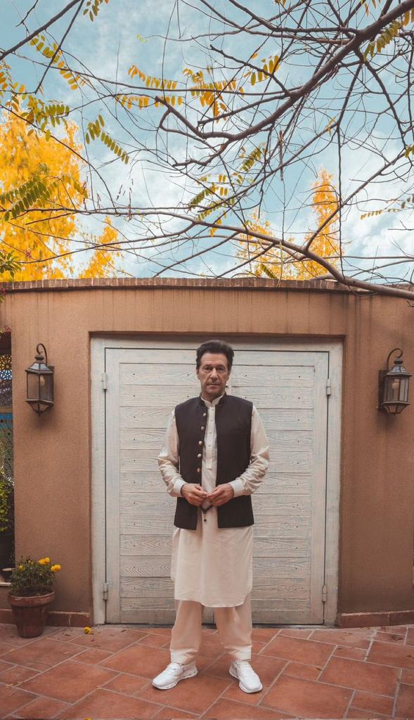 قوم کی اُمید جیل تو میں ہے اور چوروں کا جتھہ ملک پر زبردستی نافذ کرکے بہتری کی امید کیسے کی جا سکتی ہے؟
#RestoreAccessToImranKhan