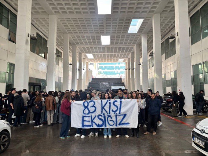DGDernekleri7's tweet image. 📍 Marmara arkadaşlarına sahip çıkıyor: Hiç kimseyi geride bırakmayacağız!
Hala 83 kişi eksiğiz yine çok kalabalığız, biz kazanacağız!
