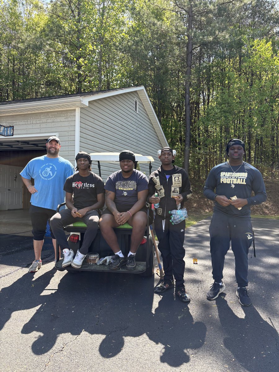 Graduating seniors still serving the community! #REFINED