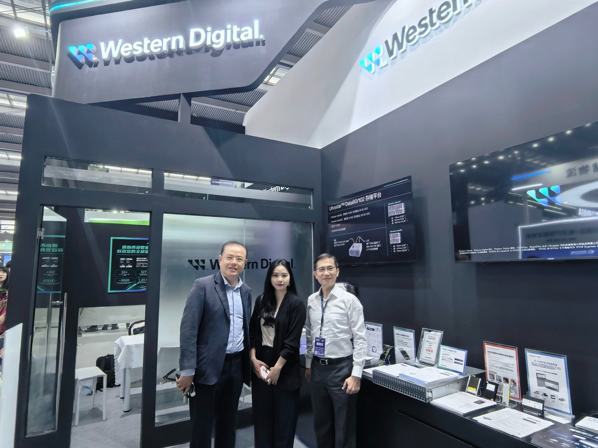 DapuStor's tweet image. A huge thank you to the @westerndigital
team for joining forces with us on-site — it was a pleasure showcasing our synergy in storage solutions together.  

👉#WesternDigital&apos;s #OpenFlex Data24 NVMe-oF Storage Platform &amp;amp; @DapuStor&apos;s R5100D NVMe SSD

--For HPC and AI applications.