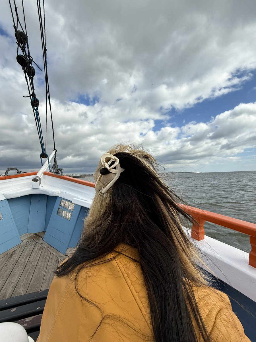 TasherrToxic's tweet image. We’re real pirates now right? 🖤🏴‍☠️

#Pirates @HeyMilku #seaofthieves