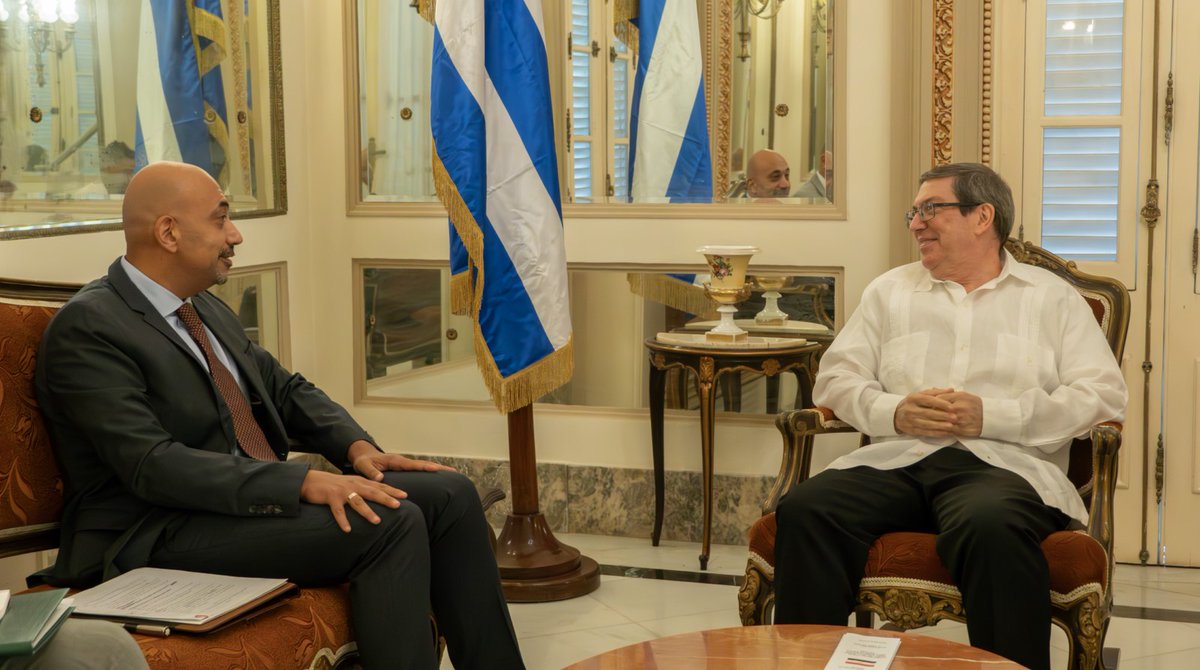 Recibí al Embajador de Egipto Sherif Reda Ahmed Shehata, con quien abordé los amistosos vínculos bilaterales entre Egipto y #Cuba y voluntad de fortalecerlos en diversas áreas.

Reafirmé nuestra solidaridad con Palestina y demás naciones árabes frente a las agresiones israelíes.