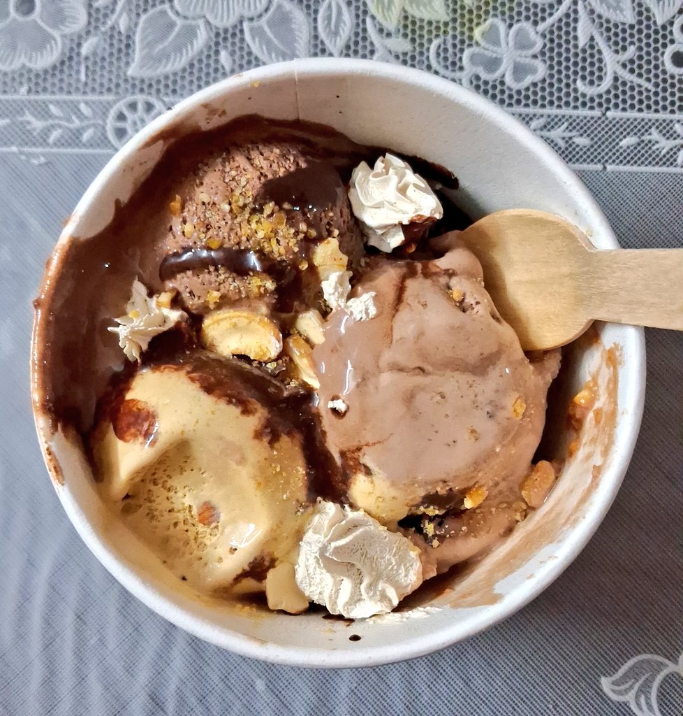 kamathatul's tweet photo. A night before indulging in delicious #pabbas ice cream is a tantalizing prospect!
"CHOCOLATE FANTASY"
#ICECREAM
#pabbas #Mangalore