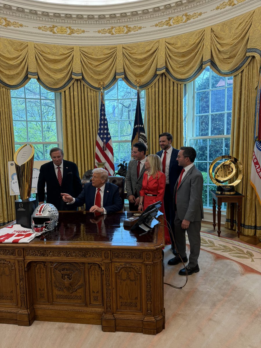 Nothing like an Oval Office visit with THE 🏆 on the desk of <a href="/POTUS/">President Donald J. Trump</a>!