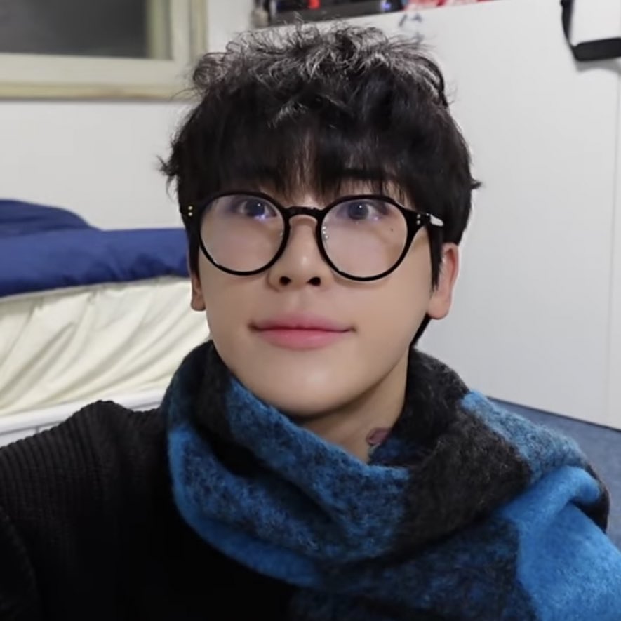 jshfolder's tweet image. smol                                         but 𝙨𝙥𝙞𝙘𝙮