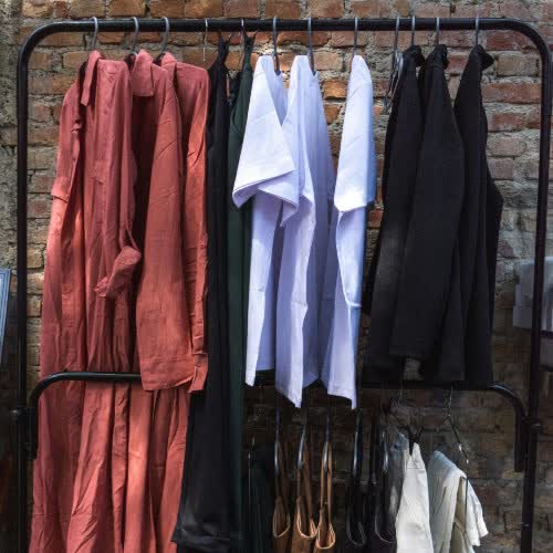 TCFStyle's tweet image. Go Green (and Gorgeous!): Your Guide to a Sustainable Plus Size Capsule Wardrobe by @itslaurynbass
🙅‍♀️ No more fashion frustration! 😫 Discover the simplicity and intention behind a sustainable plus size capsule wa... #CapsuleWardrobeTips #PlusSizeBlogger thecurvyfashionista.com/build-a-sustai…