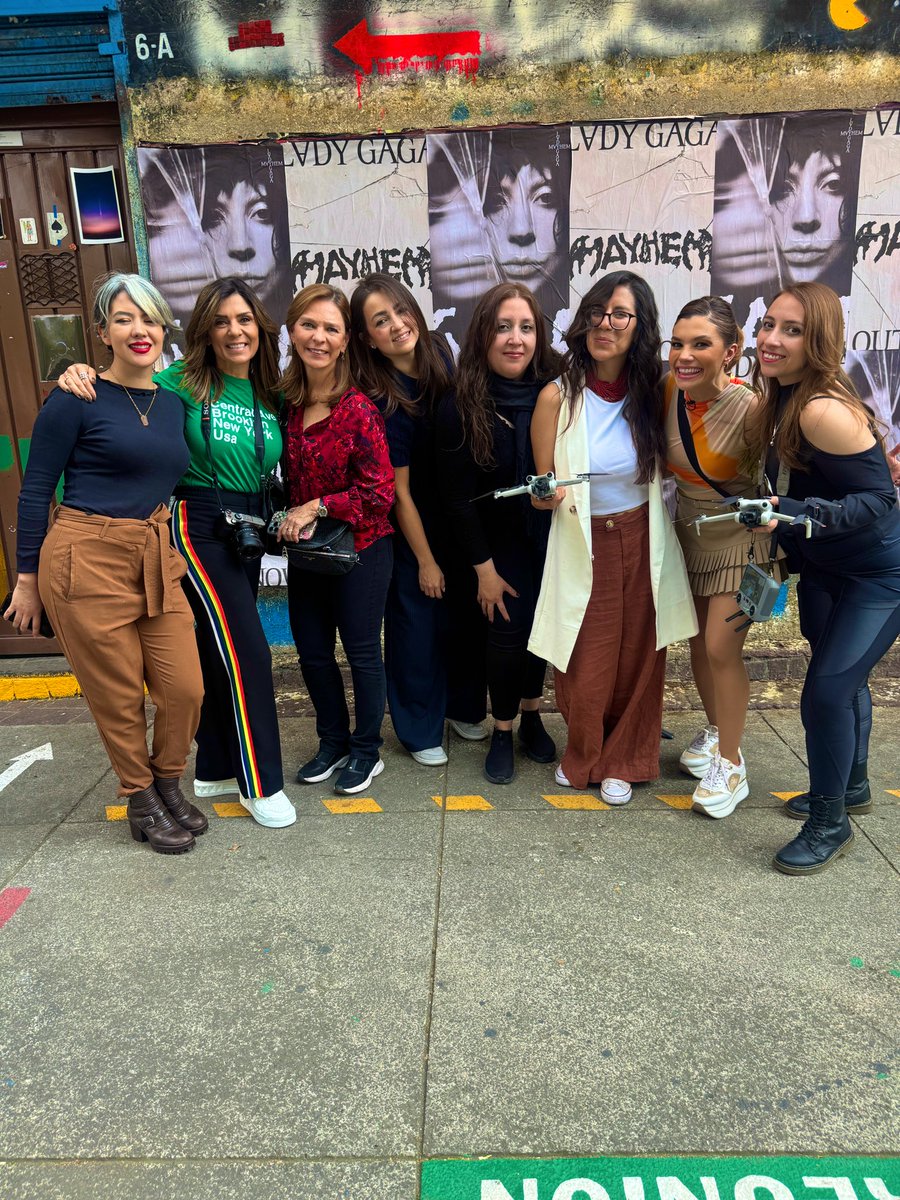 Ellas hacen #arte a través de su enfoque ✨ apuestan por la #libertad y nos enseñan que siempre hay maneras de ver la vida y hacer las cosas diferentes ✨ellas vuelan #drones  ✨ 
Les comparto el video ✨🙏🧡🤍 anímense a volar #dron y hacer sus propias #fotografias y videos