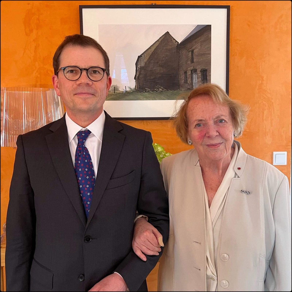 Joyeux anniversaire, chère Vigdís Finnbogadóttir!
N'oublions jamais ce que l'Islande, la démocratie, la cause féministe, et la langue française vous doivent.