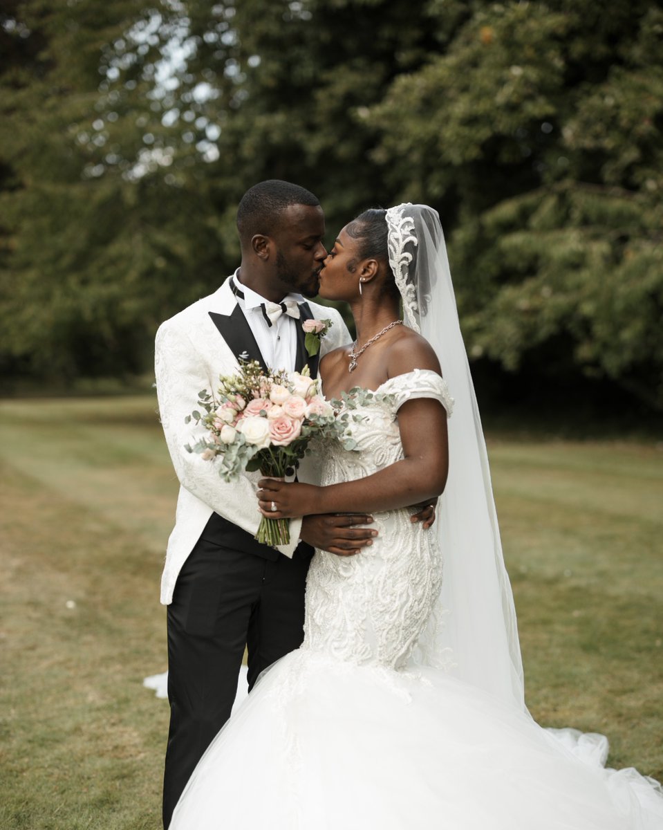 S&amp;K 🤍💍 

PHOTO @jaystewartweddings 
FLORIST @longlevensflowers 

#manorbythelake #wedding #weddingvenue #cotswoldwedding #cotswoldweddingvenue #weddinginspiration #weddinginspo