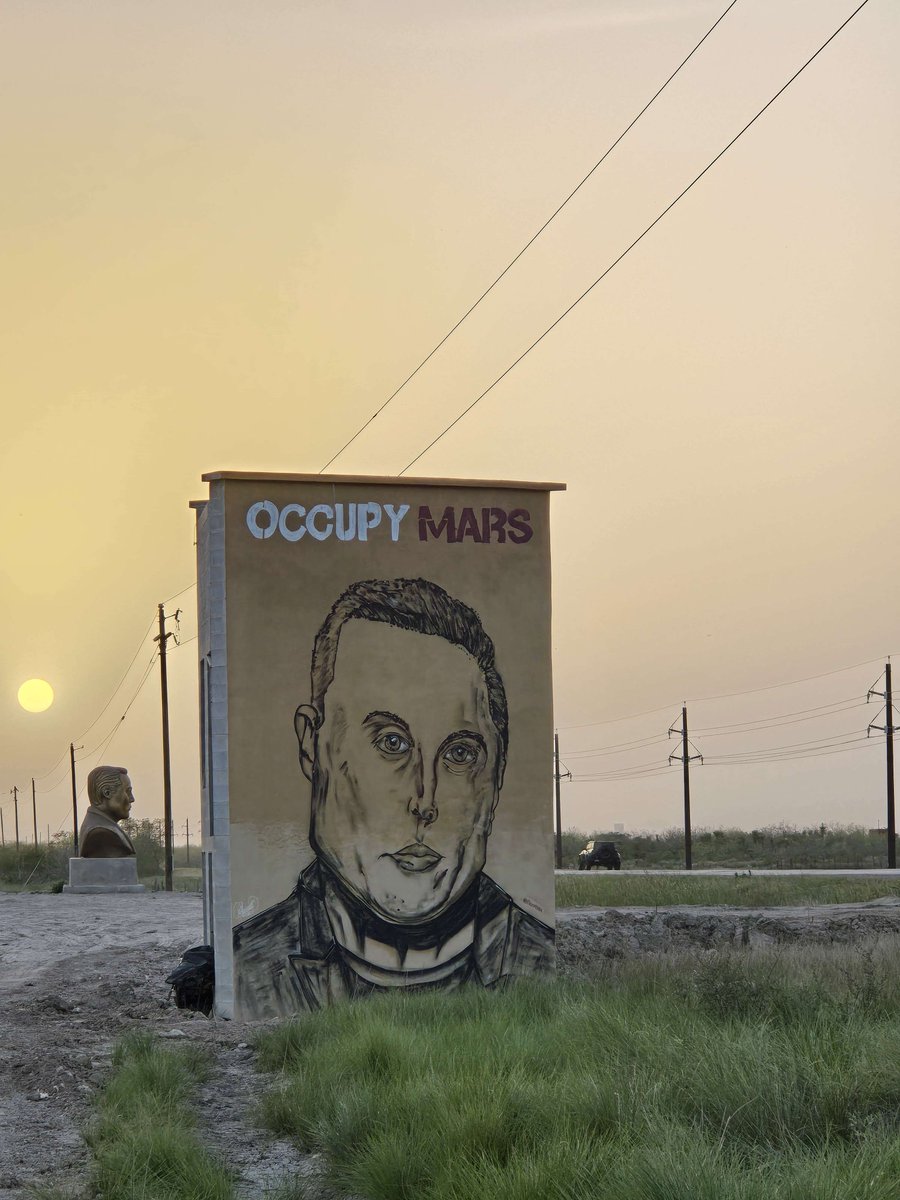 ElonRWA's tweet image. The $ElonRWA team never stops building, you can&apos;t stop the Meme culture:
- The first and only memecoin of the real Elon sketch
- Built a wall and statue near Starbase
- Literally sent tokens to the moon&apos;s surface
- Partnered with amazing Provenance and IP projects
- Endorsed by…