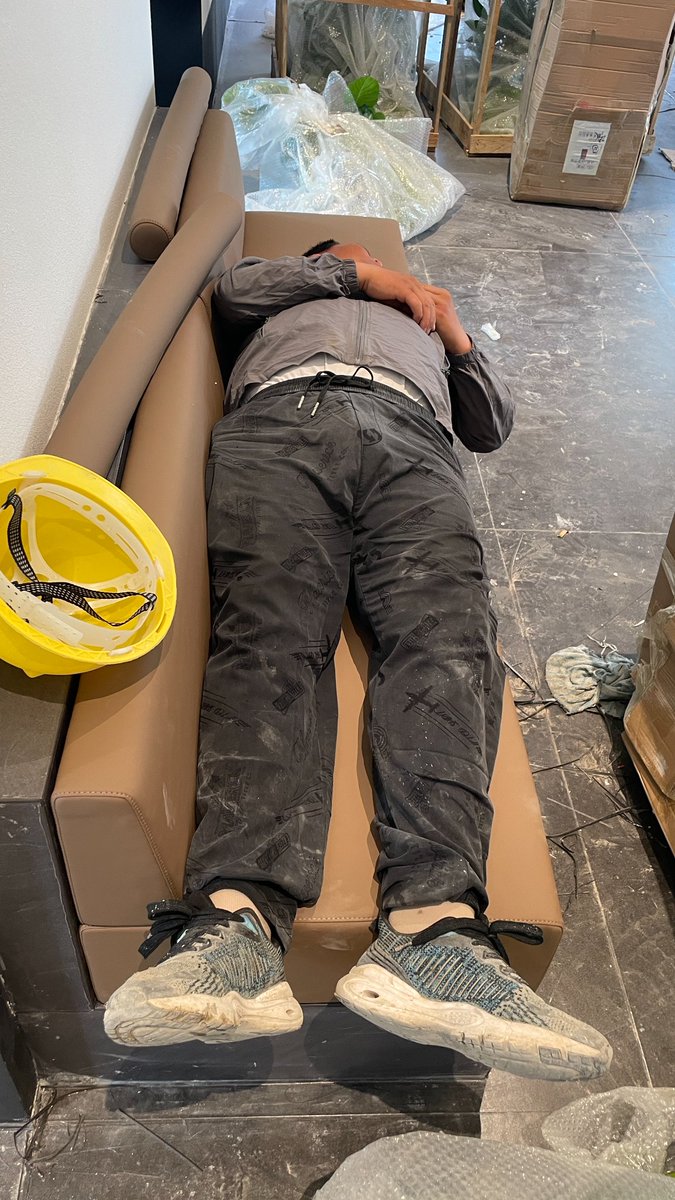 我被一阵风困在这里……