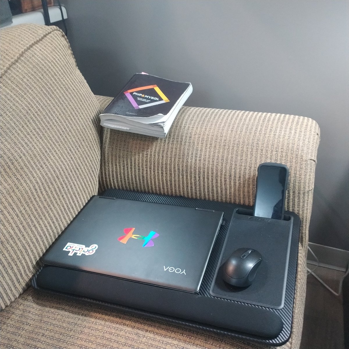 DanteStayCoding's tweet image. For my #coders who don't have the space or the money to be able to afford a fancy desk, do like me and get a nice little lap desk. It's practical and inexpensive. Take it from someone who's literally starting their entire life over from zero and trying to break back into tech. 💯