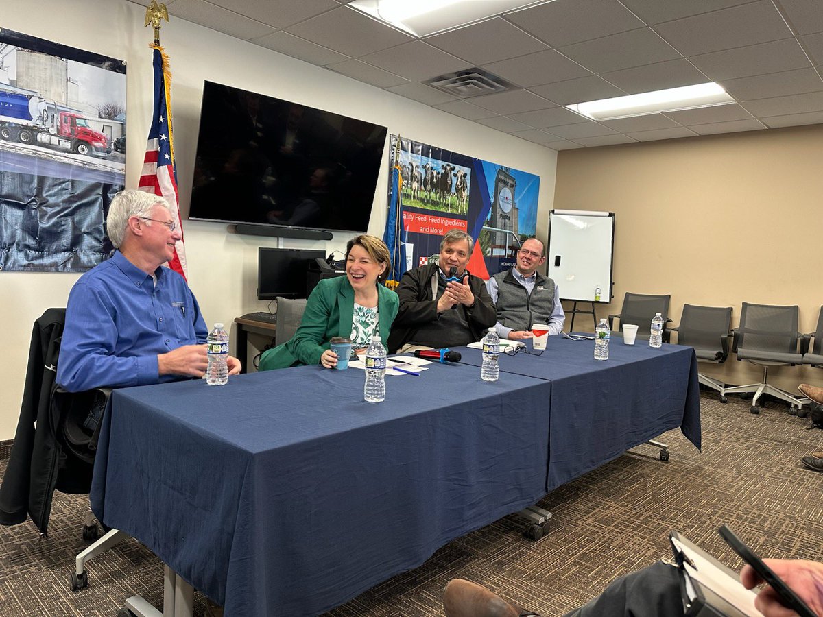 Appreciated opportunity to join <a href="/SenAmyKlobuchar/">Senator Amy Klobuchar</a> <a href="/MNFarmersUnion/">Minnesota Farmers Union</a> <a href="/MNFarmBureau/">Minnesota Farm Bureau</a> Presidents Wertish &amp; Glessing today In Howard Lake to hear from farmers &amp; groups on trade, farm bill, immigration &amp; more issues.