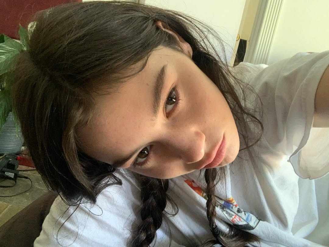 wastemytwenties's tweet image. your braids like a pattern. love you to the moon and to saturn.