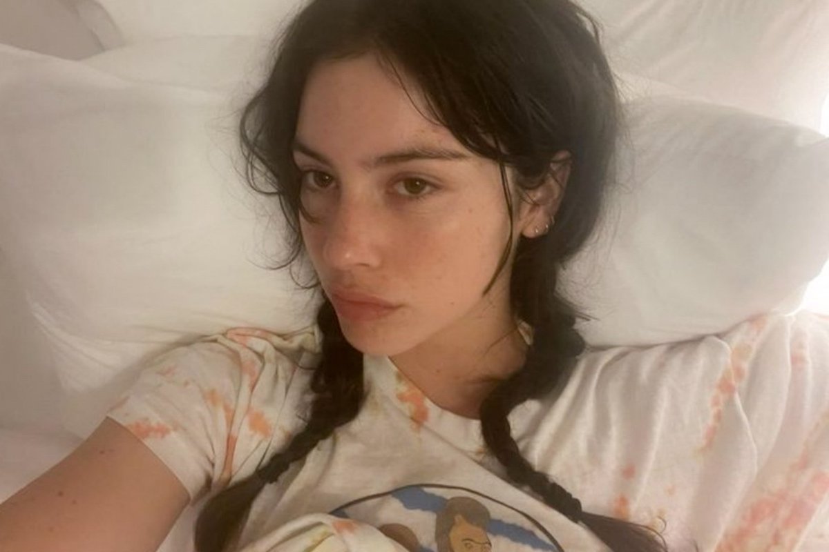 wastemytwenties's tweet image. your braids like a pattern. love you to the moon and to saturn.