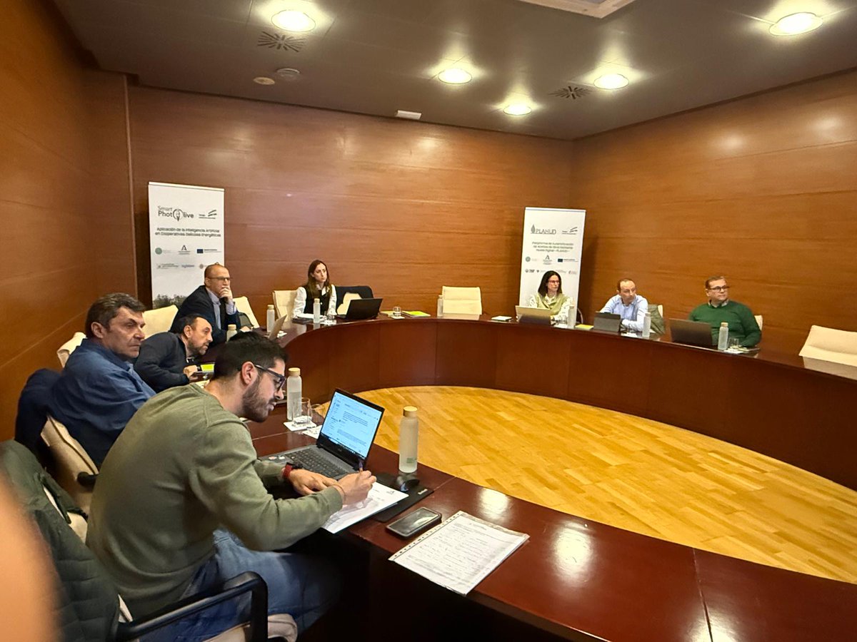 Cooperativas Agro-alimentarias Jaén (@coopsagroja) on Twitter photo <a href="/CoopsAgroJA/">Cooperativas Agro-alimentarias Jaén</a> ha organizado dos cursos, los días 7, 8 y 9 de abril, sobre IA aplicada a las cooperativas, para técnicos y gerentes, con la financiación de la <a href="/EmpleoJunta/">Consejería de Empleo, Empresa y Trabajo Autónomo</a> y la impartición de Mike Mosch Econ. y Experto en Tecnología Automatización para optimización procesos con IA <a href="/CoopsAgroJA/">Cooperativas Agro-alimentarias Jaén</a> ha organizado dos cursos, los días 7, 8 y 9 de abril, sobre IA aplicada a las cooperativas, para técnicos y gerentes, con la financiación de la <a href="/EmpleoJunta/">Consejería de Empleo, Empresa y Trabajo Autónomo</a> y la impartición de Mike Mosch Econ. y Experto en Tecnología Automatización para optimización procesos con IA