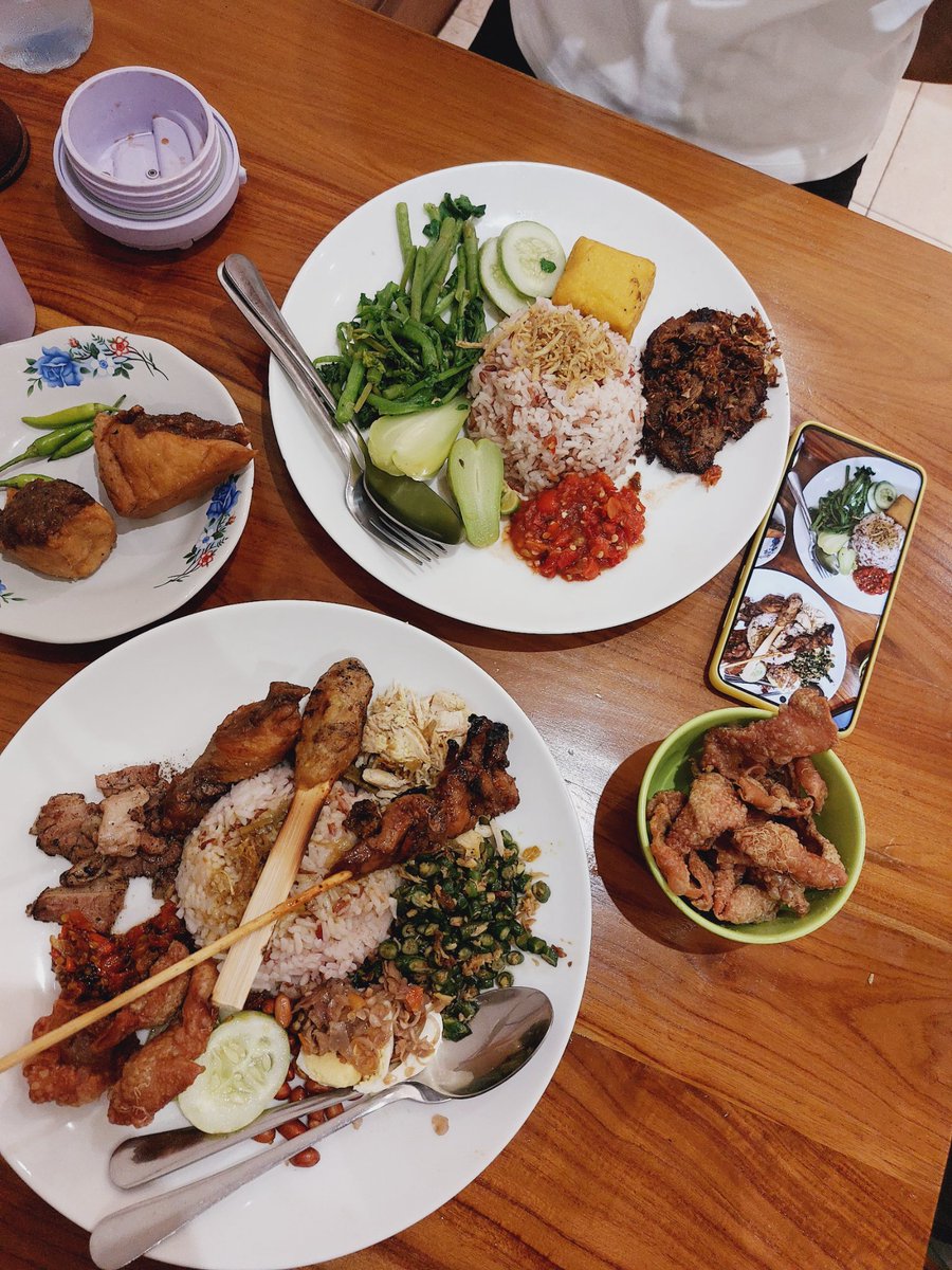 empathurufdian's tweet image. Nasi campur dan nasi tempong

#a52s