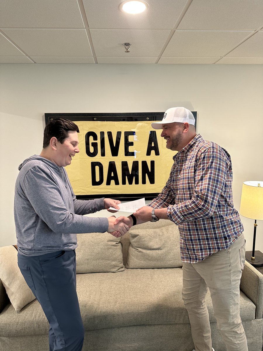 Congrats to <a href="/PeteNakos_/">Pete Nakos</a> on a well-deserved raise and new long-term deal with <a href="/On3sports/">On3</a>. One of the brightest young stars in college sports media — and an even better human. Proud of you, Pete.