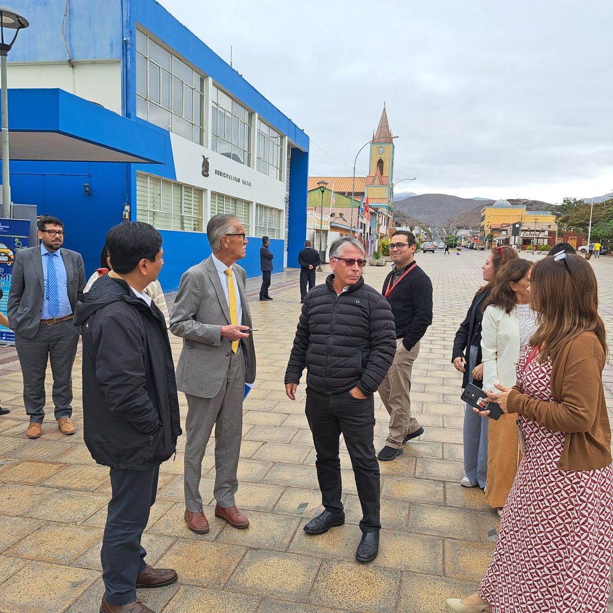 Dsocial_II's tweet image. El seremi Mauricio Zamorano realizó una presentación sobre la cartera de inversiones y la oferta programática ante el alcalde Mario Acuña y el gobernador Ricardo Díaz, a fin de analizar diferentes iniciativas de desarrollo para #Taltal.
@MinDesarrollo
@GoreAntofagasta