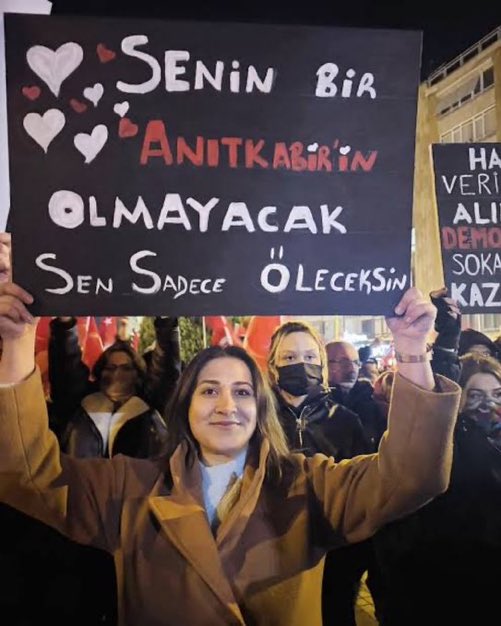 Yellezo bak seen… tapınak da bir Fatiha okuyanı var mı 🙄😉

#FetihVakti Yaşasın Erdoğan 
Şehitler Ölmez Vatan Bölünmez