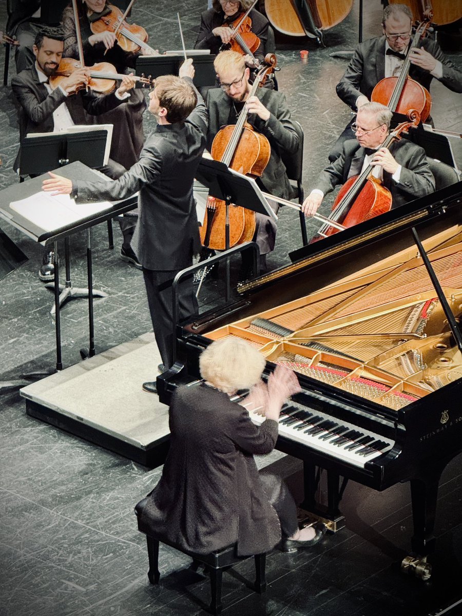 This past Saturday YOUR #LVPhil performed with guest conductor, Yaniv Segal and guest artist, Sara Davis Buechner. We thank everyone for joining us! 📷 by: Steve Crupi.